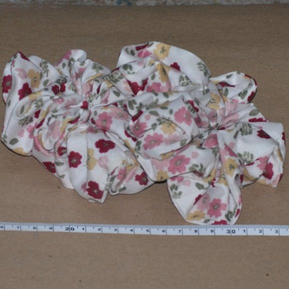 Spring Collection Scrunchies - Picture 7 of 12